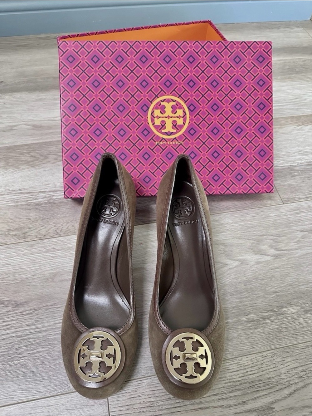 Tory Burch Women’s Logo Pumps Heels Taupe Size 9